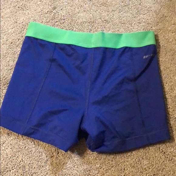 Nike Pros - Picture 5 of 6